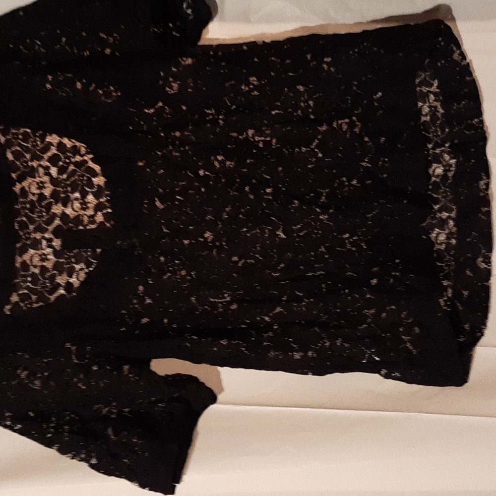 The Limited womens size M black lace top - Picture 3 of 5